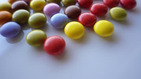 Mehrfarbige-Smarties-Als-Hintergrund