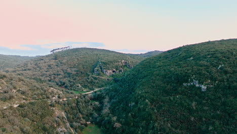Buracas-Tal-In-Portugal,-Sehr-Lange-Luftaufnahme