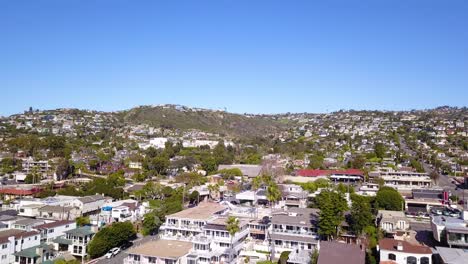 4K-Drone-Footage-of-the-Skyline-of-Laguna-Beach,-California-on-a-Warm,-Clear,-Sunny-day-overlooking-Beachfront-Properties