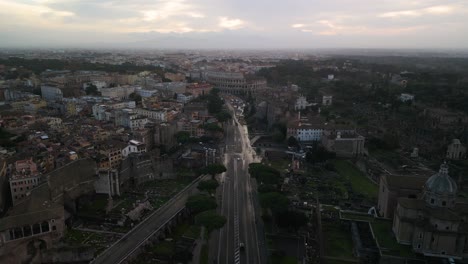 El-Coliseo-Romano,-Drone-Cinematográfico-Filmado-Sobre-Los-Foros-Imperiales