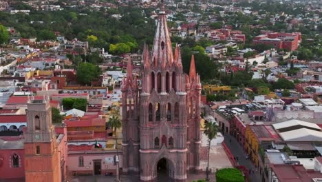 Gotische-Pfarrkirche-San-Miguel-Arcángel-In-San-Miguel-De-Allende