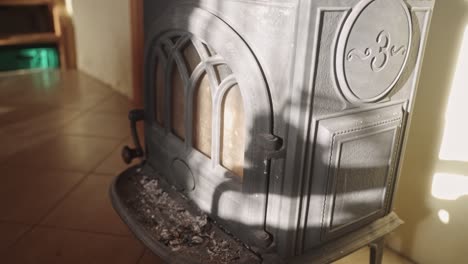 Rugged-charm-of-old-coal-stove,-testament-to-durability-and-craftsmanship