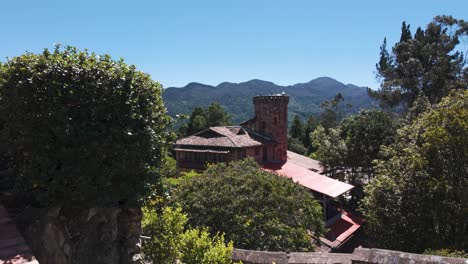 Touristenattraktion-Auf-Einem-Hügel,-Wunderschöner-Garten-Und-Kloster-Monserrate-In-Bogota,-Kolumbien