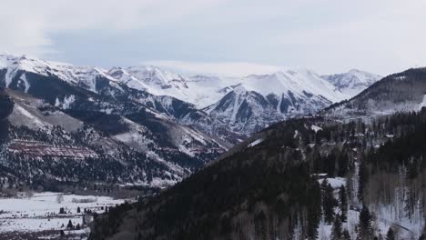 Snow-capped-mountains-in-Telluride,-Colorado-during-winter