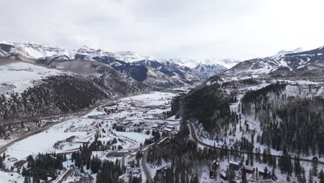 Telluride-town-in-Colorado-aerial-panoramic,-winter-season