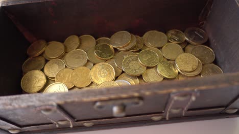 Old-Chest-in-Rotation-with-Coins