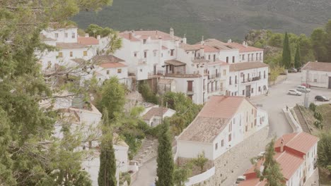 town-with-white-houses-located-in-the-Sierra-de-Segura-in-Jaén