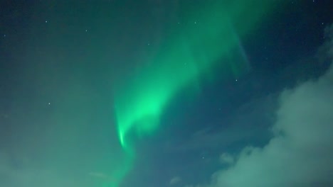 Northern-lights-moving-person-looking