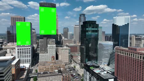 Skyline-Mit-Gebäuden-Mit-Greenscreens-Und-Tracking-Markern-Für-Visuelle-Effekte