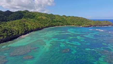 Drone-shot-of-Playa-Ermitaño-coastline-In-Samana,-Dominican-Republic