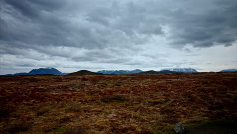 Explorando-El-Salvaje-Paisaje-Volcánico-Islandés