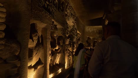 Innenräume-Und-Skulpturen-Der-Höhle-26-In-Den-Ajanta-Höhlen