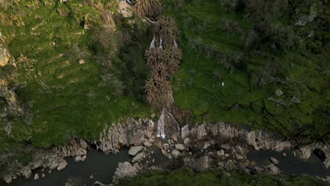 Luftaufnahme-Der-Wasserfälle-Des-Flusses-Varosa,-Lamego,-Portugal