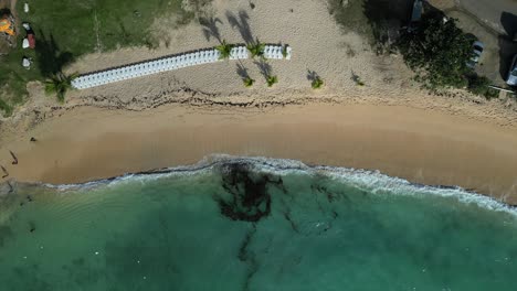 Antigua-Y-Barbuda_-6-Cabañas-En-La-Bahía-De-La-Galera-Con-Drones