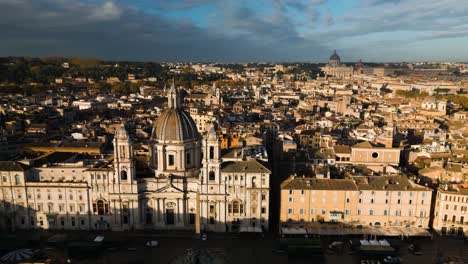 Wunderschöne-Luftaufnahme-Einer-Drohne-Zeigt-Roms-Berühmte-Piazza-Navona