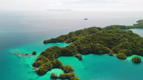 Luftaufnahme-Einer-Drohne-Von-Der-Fidschi-Inseln-Bucht-Mit-Flachem-Korallenriff