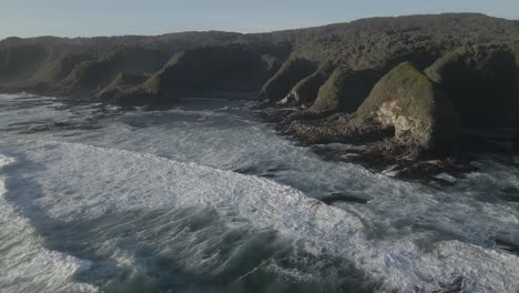 Rough-shore-in-the-Valdivian-Coastal-reserve-in-Souther-Chilean-Coast