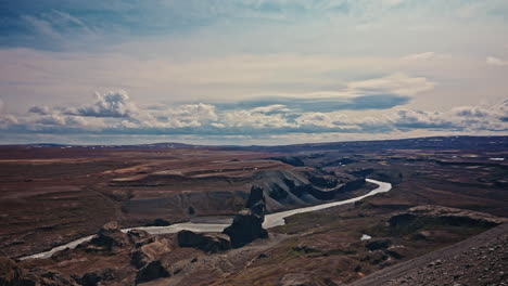 Exploring-the-Icelandic-wild-volcanic-landscape