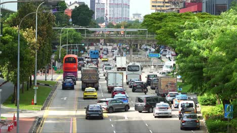 Static-shot-capturing-rush-hours-street-traffics-on-New-bridge-road-at-Clarke-Quay-Central-shopping-district,-metropolitan-area-of-Singapore
