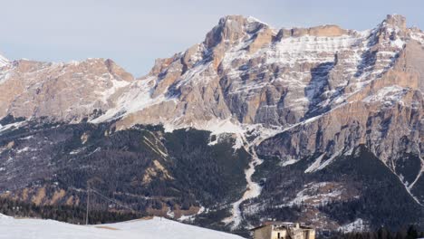 Panoramablick-Auf-Die-Dolomiten-Mit-Schnee,-Italienische-Alpen,-Italien