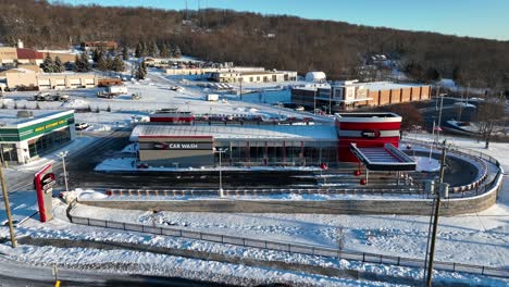 American-Car-Wash-House-during-snowy-winter-day-in-suburb-of-Pennsylvania,-USA