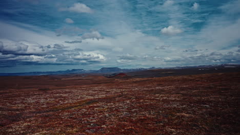 Exploring-the-Icelandic-wild-volcanic-landscape