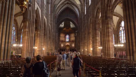 Die-Kathedrale-Notre-Dame-De-Strasbourg-Wurde-1015-Auf-Den-Überresten-Einer-Karolingischen-Kathedrale-Errichtet