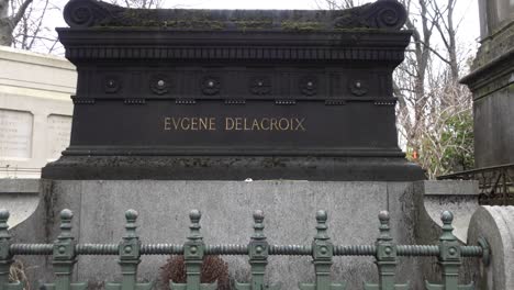 Tumba-De-Eugene-Delacroix-En-El-Cementerio-Pere-Lachaise-De-París