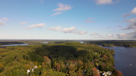 Rising-drone-footage-of-the-northern-end-of-the-city-of-Bath,-showing-the-fall-colors-in-the-trees,-and-the-Kennebec-river