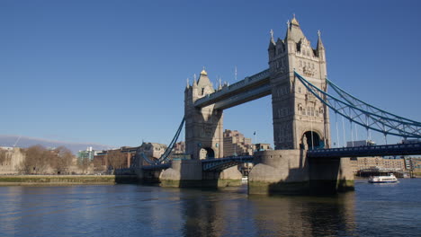 Puente-De-La-Torre-Sobre-El-Río-Támesis-En-Londres,-Inglaterra,-Reino-Unido.