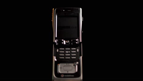 Nokia-N91-Teléfono-Móvil-Deslizante-Vintage-De-2000,-Girando-En-Primer-Plano-Fotograma-Completo