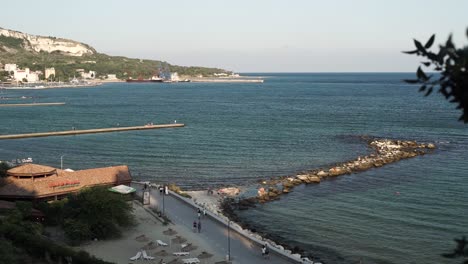 Vista-Sobre-El-Mar-Negro-En-Balchik,-Bulgaria