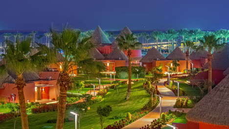 Zeitraffer-Von-Sonnenuntergang-Und-Hereinbrechender-Nacht-über-Einem-Luxusresort-In-Ägypten-Zwischen-Palmen