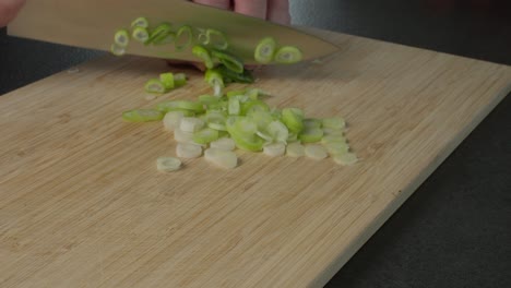 Kochen-Von-Gemüse-In-Der-Küche-Zu-Hause