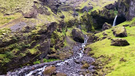 Cascada-De-Stigafoss-En-Hvolsvollur,-Región-Sur-De-Islandia