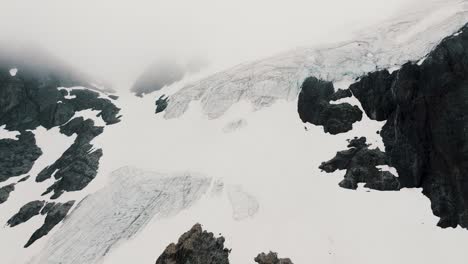 Ausgedehnter-Gletscher-In-Den-Rock-Mountains-Im-Vinciguerra-Gletscher,-Ushuaia,-Feuerland,-Argentinien