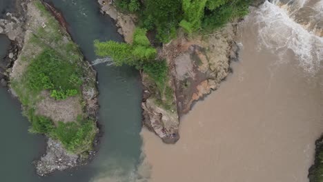 Luftaufnahme,-Verzweigter-Fluss