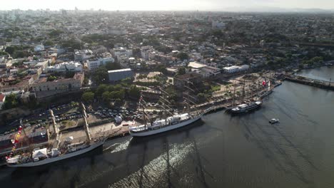 Panorama-Orbit-über-Dem-Treffen-Der-Fregattenschulschiffe-In-Der-Stadt-Santo-Domingo