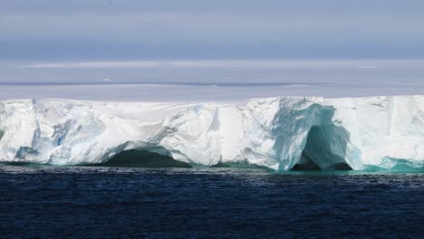 Amery-ice-shelf-in-Antarctica-and-blue-ocean