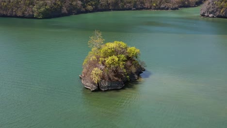 Isla-En-La-Playa-De-Arena-Malysia-Langkawi