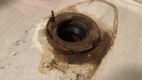 Broken-wax-seal-under-toilet