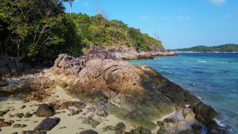 rocks-lonely-sandy-beach-koh-lipe-island-thailand