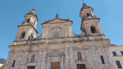 Fachada-De-La-Basílica-Catedral-Metropolitana-De-Bogotá-Y-Primado-De-Colombia,-Iglesia-De-Culto-Católico