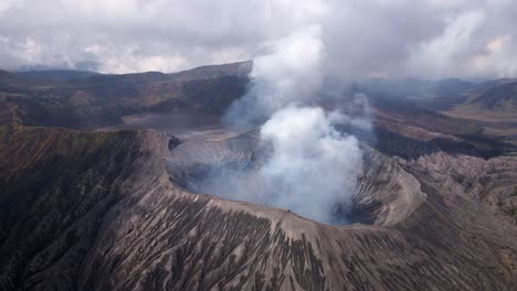 Bromo-Crater:-A-surreal-marvel-in-East-Java,-Indonesia