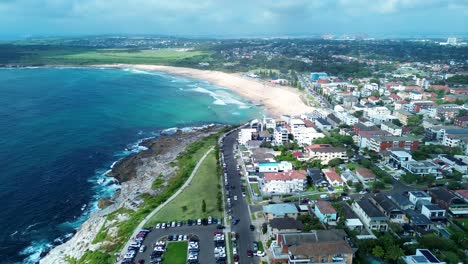 Drohne-Luftaufnahmen-Maroubra-Ozean-Strand-Wohnhäuser-Wohnungen-Einheiten-Küste-Landzunge-Sydney-Stadt-Reise-Tourismus-Australien