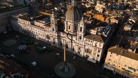 Drone-Delantero-Disparado-Sobre-Piazza-Navona,-Fuente-De-Los-Cuatro-Ríos