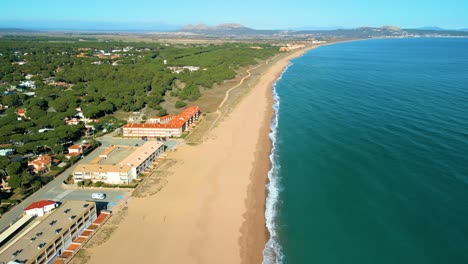 Strand-Von-Pals-Mit-Medes-Inseln-Von-Fo