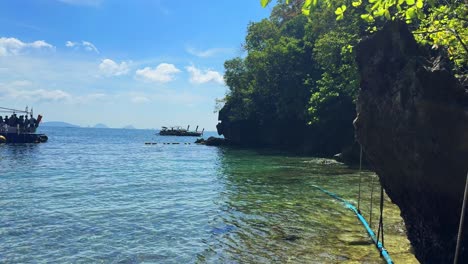 Agua-Clara-Sudeste-Asiático-Isla-De-Tailandia-Cerca-Del-Golfo-Hermosa-Naturaleza