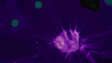 Explosión-De-Filamentos-De-Efecto-Fluido-De-Arte-Abstracto-Orgánico-Púrpura