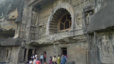 Die-Skulpturen-Von-Höhle-26-Eingang-In-Mittelalterlichen-Indien-Ajanta-Höhlen